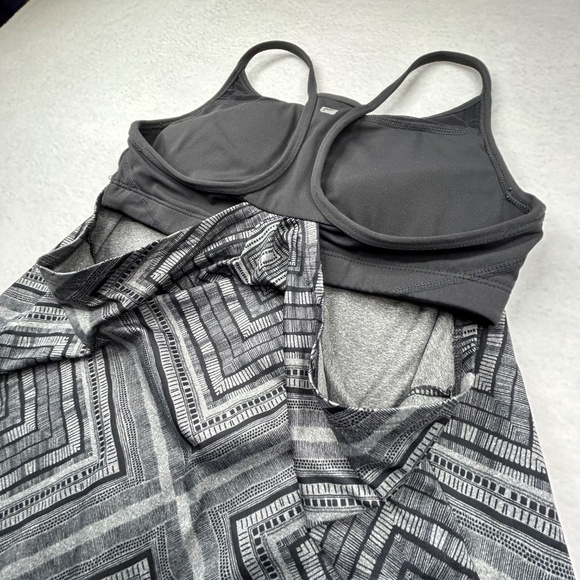 Fabletics Women Athletic Top Tank Built-in Sports Bra Taos Geometric Size S XS - Picture 10 of 13
